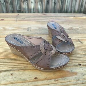 Comfortable Brown Wedge Sandals by GC Shoes Good Choice, sz 38 women’s 7.5 US